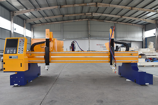 龍門式數(shù)控切割機 龍門式數(shù)控切割機