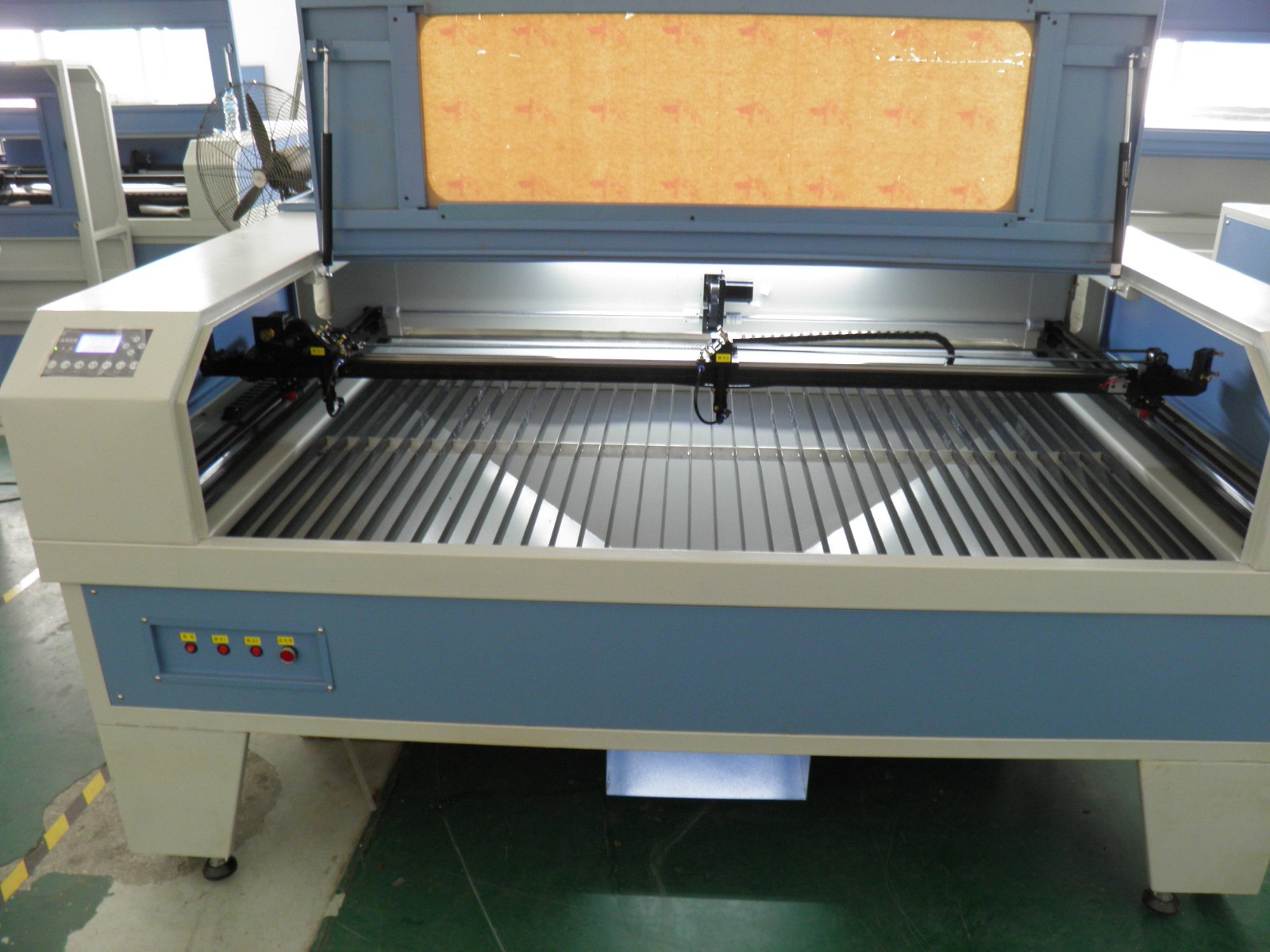 數(shù)控激光切割機(jī)