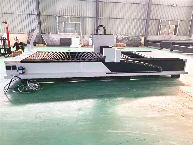 信爾臺(tái)式數(shù)控激光切割機(jī)004