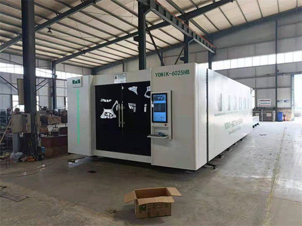 大包圍交換平臺激光切板機6